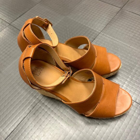 TIME & TRU WOMENS CAMEL TAN WEDGE SHOES SIZE 8.5M - Picture 2 of 10